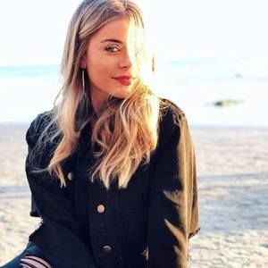 Meet your Posher, Chloe